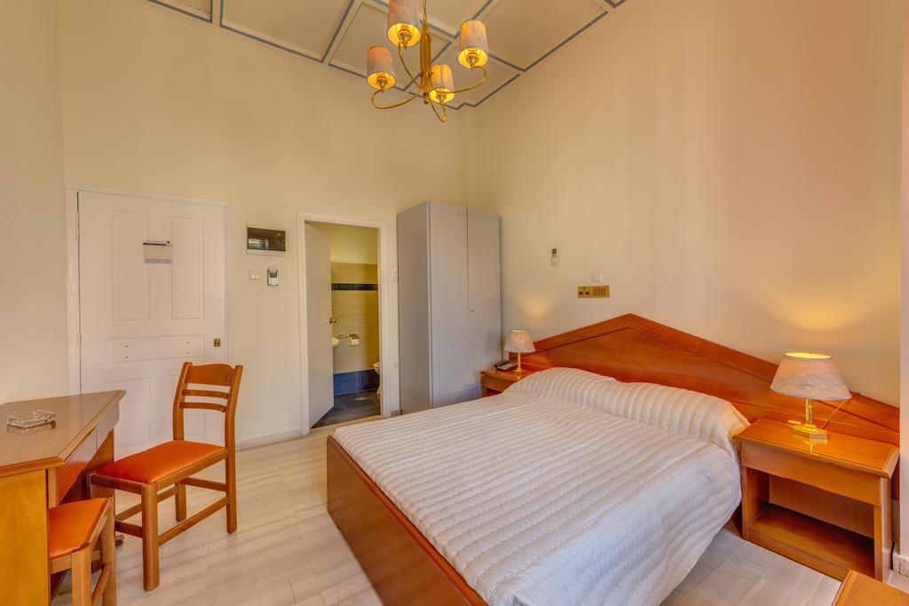 Halaris Hotel