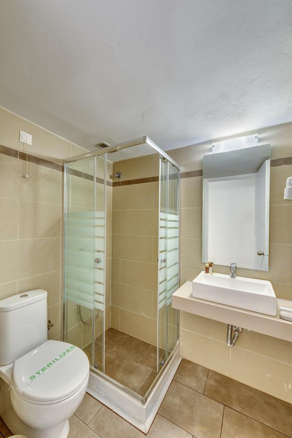 Halaris Hotel